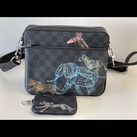 Louis Vuitton Trio Messenger (BRAND NEW) - Picture 8 of 11